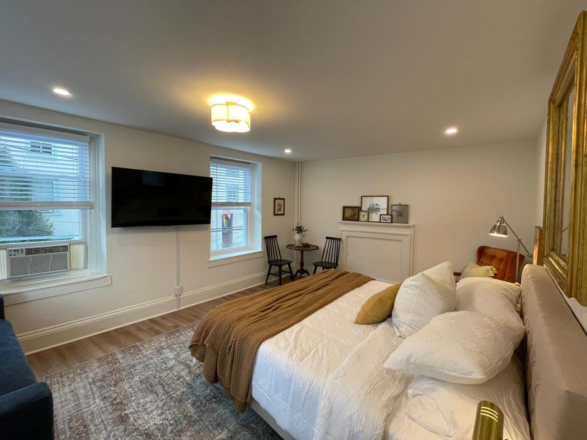 Charming Hillside Retreat In The Heart Of Manayunk *